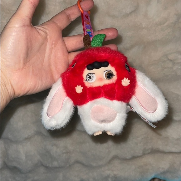 Migo troublemaker bad apple plush pendent with I think social eyes red and white - Picture 3 of 10